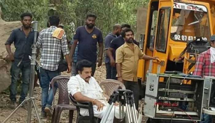 മെഗാ സ്റ്റാർ പരിവേഷം ഒന്നുമില്ല.. കാരവന്റെ സുഖം തേടാനും പോയില്ല; ഫാൻ പോലും ഇല്ലാതെ വെയിലത്ത് കാട്ടിൽ ഇരുന്ന് ഉറങ്ങുന്ന മമ്മൂട്ടി; മധുരരാജയുടെ ഷൂട്ടിങ് വേളയിലെ ഫോട്ടോ സോഷ്യൽ മീഡിയയിൽ വൈറൽ