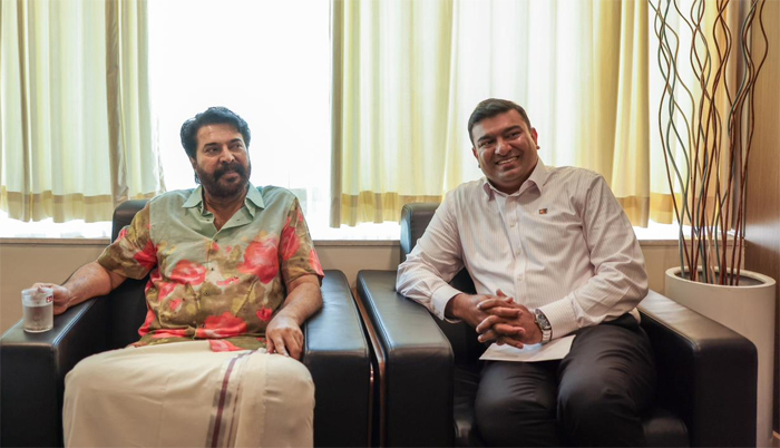  എല്ലാം ഇവിടെ നിന്ന് തുടങ്ങിയ യാത്ര'; ഫാന്‍സിലെ പഴയ പയ്യന്‍ ഇത്തവണ മമ്മൂട്ടിയെ കാണാനെത്തിയത്‌ ഓസ്ട്രേലിയിലെ മന്ത്രിയായി;  മഹേഷ് നാരായണന്‍ ചിത്രത്തിന്റെ കൊച്ചി ലൊക്കേഷനില്‍ നടന്ന കൂടിക്കാഴ്ചയുടെ വിശേഷങ്ങള്‍ സോഷ്യലിടത്തില്‍ വൈറല്‍