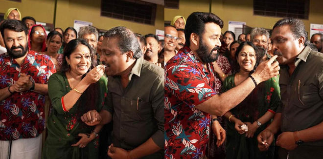 എല്‍ 360 സിനിമയുടെ ലൊക്കേഷനില്‍ കേക്ക് മുറിച്ച് ചിപ്പിയും രഞ്ജിത്തും; ദമ്പതികളുടെ 23ാം വിവാഹവാര്‍ഷികം ആഘോഷമാക്കി മോഹന്‍ലാലും കൂട്ടരും