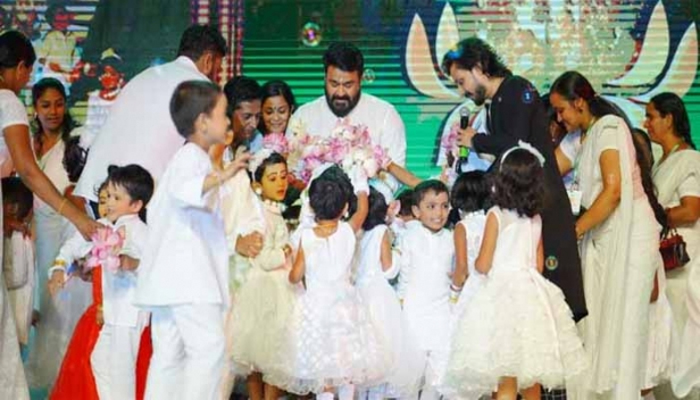  വെളുത്ത താമരപ്പൂക്കളുമായി നടനെ വരവേറ്റ് കുട്ടികള്‍; കാണികളായി മന്ത്രിമാരും സ്ഥാനാര്‍ത്ഥികളും; ശാന്തിഗിരി ആശ്രമത്തിന്റെ പുരസ്‌കാരം മോഹന്‍ലാല്‍ ഏറ്റുവാങ്ങിയത് ഇങ്ങനെ