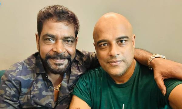  നിര്‍മ്മാതാവ്  സന്ദര്‍ശനം നടത്തുമ്പോള്‍..,ഒരു കാര്യം ഉറപ്പാണ്, സൈസിലാണ് കാര്യം; ആന്റണി പെരുമ്പാവൂരിനൊപ്പമുള്ള ചിത്രവുമായി മുരളി ഗോപീ; പോസ്റ്റിന് കമന്റുമായി പൃഥിയും; എമ്പുരാന് വേണ്ടി കട്ട വെയിറ്റിങിലെന്ന്  ആരാധകരും