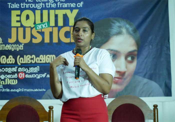തമിഴ് സിനിമ ചെയ്യുമ്പോള്‍ എല്ലാവരുടെയും മുന്നില്‍ വെച്ച് സംവിധായകന്‍ തല്ലി;വാര്‍ത്തകള്‍ പ്രചരിച്ചത് ഞാന്‍ സംവിധായകനെ അടിച്ചു എന്ന്;ആരെങ്കിലും ആവശ്യപ്പെട്ടാല്‍ കൂടെ കിടക്കേണ്ട അവസ്ഥയുണ്ട്; സിനിമയില്‍ ഒരു പവര്‍ ഗ്രൂപ്പ് ഉണ്ട്; പത്മപ്രിയ പങ്ക് വച്ചത് ഇങ്ങനെ