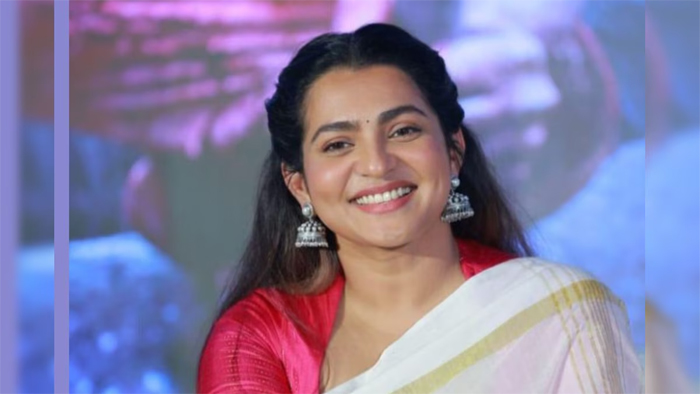 സിനിമാ രംഗത്ത് ടെക്‌നീഷ്യന്‍സിനെ ഡേറ്റ് ചെയ്തിട്ടുണ്ട്; നടന്‍മാരുമായോ സംവിധായകരുമായോ റിലേഷന്‍ഷിപ്പുണ്ടായിട്ടില്ല; ഇപ്പോള്‍ സിംഗിള്‍; മുന്‍കാമുകന്‍മാരുമായി സൗഹൃദം സൂക്ഷിക്കാറുണ്ട്; ഡേറ്റിംഗ് ആപ്പുകളിലുമുണ്ട്; പാര്‍വ്വതി തിരുവോത്ത്  റിലേഷന്‍ഷിപ്പ് സ്റ്റാറ്റസിനെക്കുറിച്ച് പങ്ക് വച്ചത്