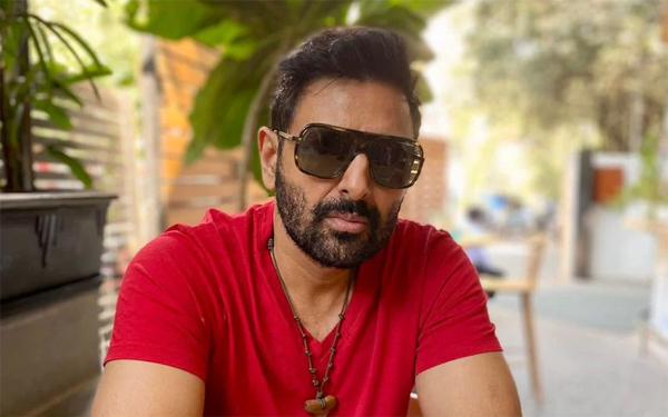 ബോളിവുഡ് താരം പര്‍വീണ്‍ ദബസിന് കാര്‍ അപകടത്തില്‍ പരിക്ക്; നില അതീവ ഗുരുതരമെന്ന് വിവരം;