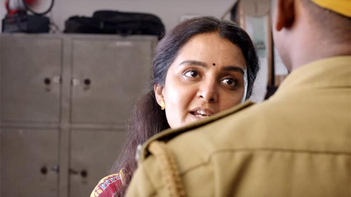  മാസ് ഡയലോഗുമായി മഞ്ജു വാര്യര്‍; 'വില്ലന്‍ ലുക്കില്‍ റോഷന്‍ ആന്‍ഡ്രൂസും; പ്രതി പൂവന്‍കോഴിയുടെ ടീസര്‍ പുറത്ത്; ചിത്രം 20 ന് തിയേറ്ററുകളില്‍