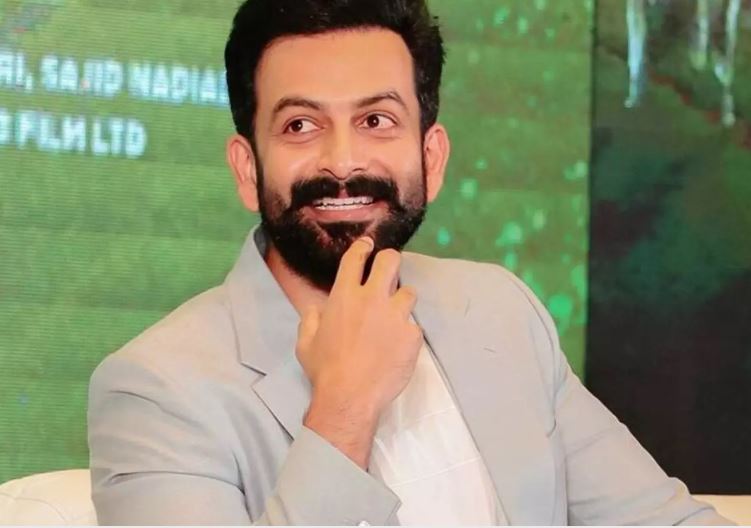 ഉടന്‍ തന്നെ ഒരു തെലുങ്ക് ചിത്രം സംവിധാനം ചെയ്‌തേക്കുമെന്ന് സൂചിപ്പിച്ച് പൃഥിരാജ്; ഹൈദരബാദില്‍ കടുവയുടെ പ്രമോഷനെത്തിയ നടന്‍ പങ്ക് വച്ചത്  തെന്നിന്ത്യയില്‍ നിര്‍മ്മാതാവ്, വിതരണക്കാരന്‍ എന്നിവയ്ക്ക് പുറമേ ചുവടുറപ്പിക്കുന്ന സ്വപ്‌നം