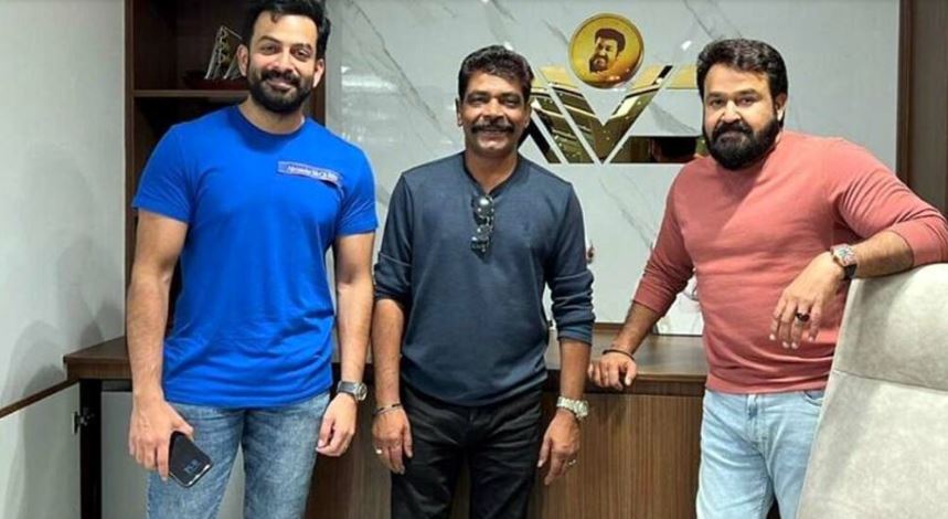 തിരക്കഥ പൂര്‍ത്തിയായ എമ്പുരാന്റെ തുടര്‍ ചര്‍ച്ചകള്‍ നടന്നത് ആശീര്‍വാദിന്റെ ദുബായ് ഓഫീസില്‍; മോഹന്‍ലാലിനും പൃഥിക്കും ഒപ്പമുള്ള ചിത്രവുമായി ആന്റണി പെരുമ്പാവൂര്‍; കൂടിക്കാഴ്ച്ച നടന്നത് റാമിന്റെ തുടര്‍ചിത്രീകരണത്തിന് മോഹന്‍ലാല്‍ മൊറോക്കയിലേക്ക് പറക്കും മുമ്പ്