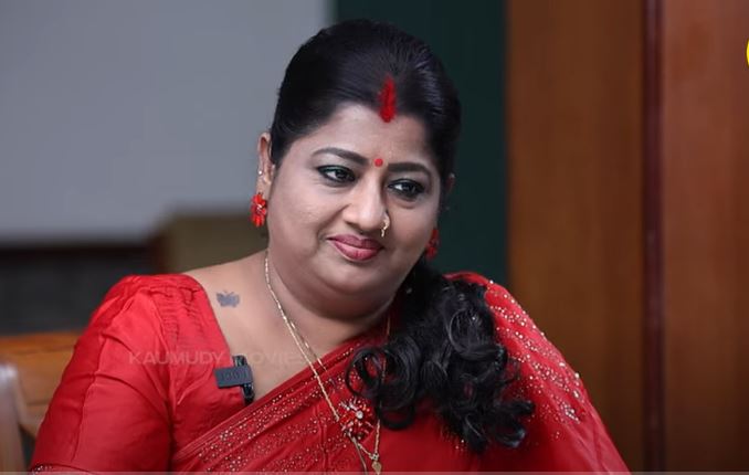 ഒരാള് ശല്യം ചെയ്യാന്‍ വന്നിട്ടുണ്ടെങ്കില്‍ അവരെ കൈകാര്യം ചെയ്യാനുള്ള കരുത്ത് എനിക്കുണ്ട്; ഞാനത് ചെയ്തിട്ടുണ്ട്; പറയേണ്ട കാര്യം പറയേണ്ട സമയത്ത് പറയും: ഇപ്പോള്‍ പറയാത്ത് അവര്‍ക്കും ഒരു ഫാമിലി ഉണ്ട് അവരെ ഞാന്‍ ബഹുമാനിക്കുന്നു: നടി പ്രിയങ്ക പങ്ക് വച്ചത്