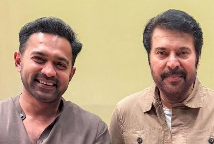  രേഖാചിത്രത്തില്‍ മമ്മൂക്കയുണ്ടോ? സോഷ്യല്‍മീഡിയയില്‍ ചര്‍ച്ച മുറുകുമ്പോള്‍ പോസ്റ്റുമായി ആസിഫ്; ചിത്രത്തില്‍ മമ്മൂക്കയെ പ്രതീക്ഷിക്കുന്നവര്‍ നിരാശരാകില്ലെന്ന് സൂചന; ചിത്രത്തില്‍ മമ്മൂക്ക പറഞ്ഞ കാര്യങ്ങളും ഉള്‍പ്പെടുത്തിയിട്ടുണ്ടെന്ന് നിര്‍മ്മാതാവ് വേണു കുന്നപ്പിളളിയും