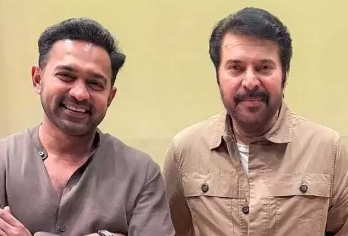  എഐ മമ്മൂട്ടിയല്ല, രേഖാചിത്രത്തില്‍ ഞങ്ങള്‍ക്ക് വേണ്ടിയിരുന്നത് മമ്മൂക്കയുടെ കാമിയോ'; രേഖാചിത്രത്തെ കുറിച്ച് ആസിഫലി പറയുന്നു 