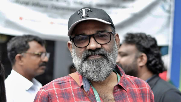  നടിക്ക് അഭിനയിപ്പിക്കാത്തതിന്റെ നീരസം; നടി അപ്പാര്‍ട്ട്‌മെന്റിലുണ്ടായിരുന്ന മുഴുവന്‍ സമയത്തും അസോഷ്യേറ്റ് ഡയറക്ടര്‍മാരും ഫ്‌ളാറ്റിലുണ്ടായിരുന്നു; കരള്‍ മാറ്റിവച്ചതടക്കം നിരവധി അസുഖങ്ങളാല്‍ ബുദ്ധിമുട്ടുന്നു; മുന്‍കൂര്‍ ജാമ്യം തേടി രഞ്ജിത്ത് നല്കിയ ഹര്‍ജിയില്‍ പറയുന്നത്