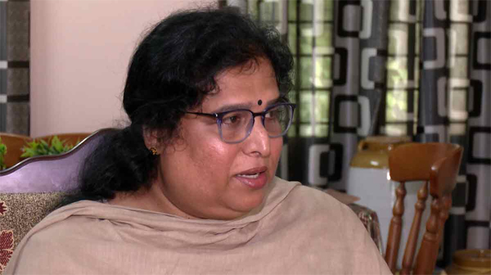  ഒരു പ്രധാന നടന്‍ പറഞ്ഞത് കക്കൂസ് പാട്ട കോരാന്‍ പോകുന്നതാണ് ഇതിലും ഭേദമെന്ന്; നടന്‍ ലാല്‍ ഉള്‍പ്പെടെ മോശമായി പെരുമാറി;  2013 ല്‍ മാഡ് ഡാഡ് എന്ന ചിത്രം സംവിധാനം ചെയ്തപ്പോള്‍ നേരിടേണ്ടിവന്നത് കടുത്ത ദുരനഭുവങ്ങളെന്ന് സംവിധായിക രേവതി വര്‍മ