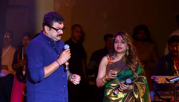 സ്‌റ്റേജ് ഷോയിൽ തെറ്റുകൾ ഏറ്റുപറഞ്ഞ് മാപ്പിരക്കുന്ന ഗായിക റിമിടോമി; തെറ്റുകൾ ഇപ്പോഴും ചെയ്യുന്നുണ്ടെന്നും അച്ഛന്റെ സ്ഥാനത്തു നിന്ന് ക്ഷമിക്കണമെന്നും യേശുദാസിനോട് പരസ്യമായി പറഞ്ഞത് പാട്ടിന്റെ കാര്യത്തിലോ സ്വകാര്യ ജീവിതത്തിന്റെ കാര്യത്തിലോ? ചെയ്തുപോയ എല്ലാ തെറ്റിനും പ്രായശ്ചിത്തം ചോദിച്ച് നടൻ ജയറാമും