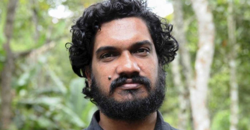  ഒരു സ്ത്രീയെ പ്രണയിച്ചതിനും അതുവഴി അവളെ ഉപദ്രവിച്ചു എന്ന ആരോപണവും ഉന്നയിച്ചാണ് എന്നെ അറസ്റ്റ് ചെയ്തത്; സത്യം പുറത്ത് വരുന്നത് വരെ പ്രണയത്തിന്റെ മുറിവുകള്‍ വഹിക്കാന്‍ തയ്യാറാണ്; അറസ്റ്റ് ചെയ്ത് രണ്ട് മാസത്തിന് ശേഷം സോഷ്യല്‍മീഡിയ അക്കൗണ്ടുകള്‍ തിരികെ ലഭിച്ചു;  മഞ്ജു വാര്യര്‍ക്കെതിരായ പരാമര്‍ശങ്ങളുടെ പേരിലുണ്ടായ നടപടിയില്‍ പ്രതികരിച്ച് സംവിധായകന്‍ സനല്‍ കുമാര്‍ ശശിധരന്‍