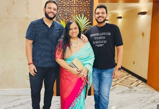  സൂപ്പര്‍ അമ്മയ്ക്ക് ജന്മദിന ആശംകള്‍;നടി സരിതയുടെ പിറന്നാള്‍ ആഘോഷിച്ച് മക്കള്‍ ശ്രാവണും തേജസും; സോഷ്യല്‍ മീഡിയയില്‍ വൈറലായി മുകേഷിന്റെ മക്കളുടെയും മുന്‍ഭാര്യയുടെയും ചിത്രങ്ങള്saritha-s-birth-day