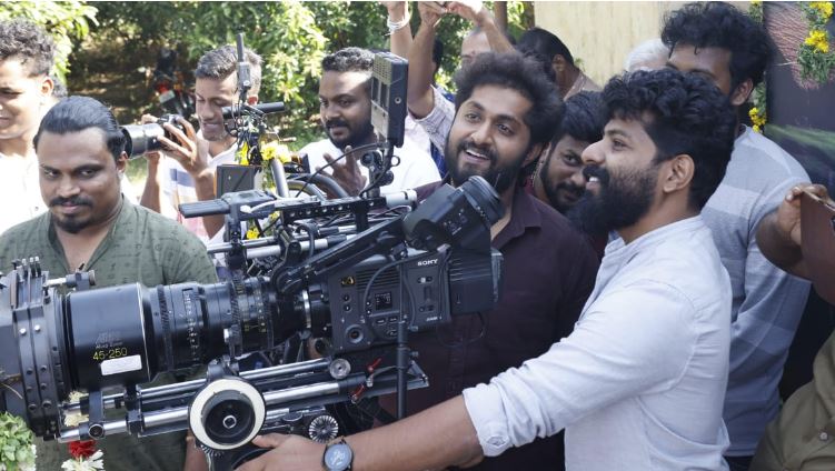  ധ്യാന്‍ ശ്രീനിവാസനും തന്‍വി റാമും ഒന്നിക്കുന്ന ചിത്രം പാലക്കാട് തുടങ്ങി; സ്വിച്ചോണ്‍ കര്‍മ്മം നിര്‍വ്വഹിച്ച് ധ്യാന്‍