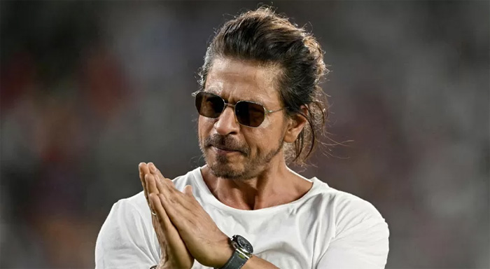  ഉഷ്ണ തരംഗത്തില്‍ പരിക്കേറ്റ കണ്ണിന് സുഖം പ്രാപിച്ചില്ല; ശസ്ത്രക്രിയയ്ക്കായി ബോളിവുഡ് താരം ഷാറൂഖ് ഖാന്‍ അടിയന്തരമായി അമേരിക്കയിലേക്ക് 