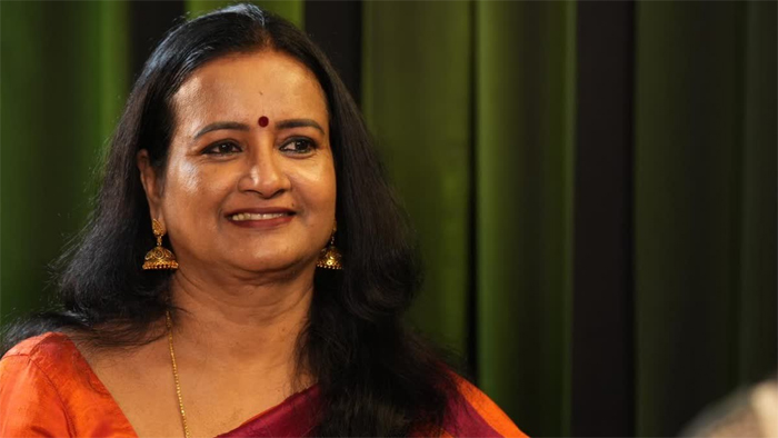  കാസ്റ്റിങ്ങില്‍ തിരഞ്ഞെടുത്താല്‍ പത്തര ലക്ഷം രൂപ പ്രതിഫലം; ആര്‍ട്ടിസ്റ്റ് കാര്‍ഡ് ഉണ്ടോ ഇല്ലെങ്കില്‍ തമിഴ്നാട്ടില്‍ അത് അത്യാവശ്യമാണെന്നും 12300 രൂപയാണ് ഇതിനായി വേണ്ടെതെന്നും ആവശ്യം; രജനി സാറിന്റെ ഭാര്യ റിട്ടയേര്‍ഡ് ഐപിഎസ് ഓഫിസര്‍ ഭാനിയാകനാന്‍ എത്തിയ തട്ടിപ്പ് കൊളിനെക്കുറിച്ച് നടി നടി ഷൈനി സാറ പങ്ക് വ്ച്ചത്
