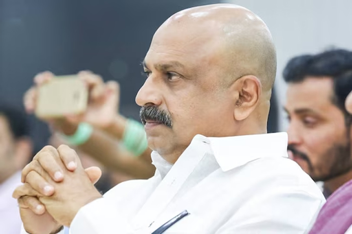 യുവനടിയുടെ ബലാത്സംഗ പരാതിയില്‍ സിദ്ധിഖിന് തിരിച്ചടി; നടന്റെ മുന്‍കൂര്‍ ജാമ്യാപേക്ഷ തള്ളി ഹൈക്കോടതി; ഫോണും ഓഫ് ചെയ്ത് കൊച്ചിയിലെ വീട്ടില്‍ നിന്ന് ഒളിവില്‍ പോയി നടന്‍; ഹേമ കമ്മിറ്റി റിപ്പോര്‍ട്ടിന് ശേഷം പ്രമുഖ നടന്‍ അറസ്റ്റിലേക്കെന്ന് സൂചന; കുരുക്കായത് ശക്തമായ തെളിവുകള്‍