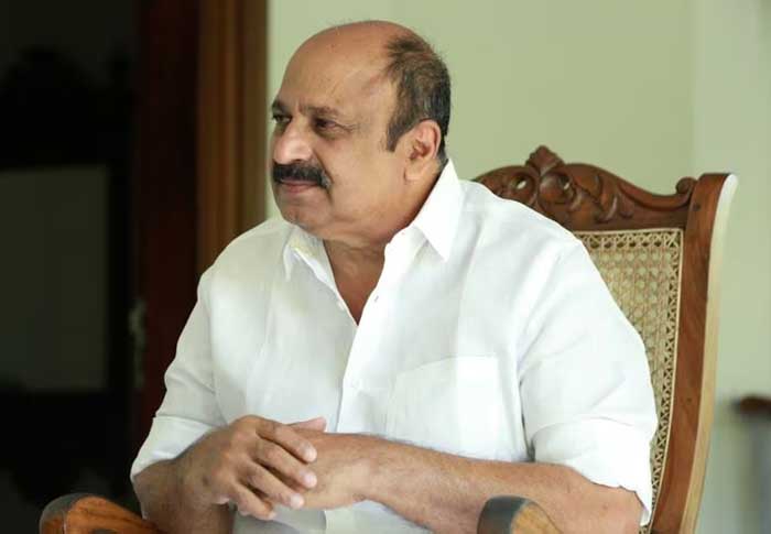  സ്വകാര്യ വാഹനത്തില്‍ അജ്ഞാതരായ പോലീസ് ഉദ്യോഗസ്ഥര്‍ പിന്തുടരുന്നു; പൊലീസ് ആവശ്യ പ്പെട്ടതില്‍ കൈവശമുള്ളതെല്ലാം നല്‍കി; ബലാത്സംഗ ക്കേസില്‍ സുപ്രീംകോടതിയില്‍ സത്യവാങ്മൂലം സമര്‍പ്പിച്ച് നടന്‍ സിദ്ദിഖ്; ജാമ്യാപേക്ഷ ഇന്ന് പരിഗണിക്കും