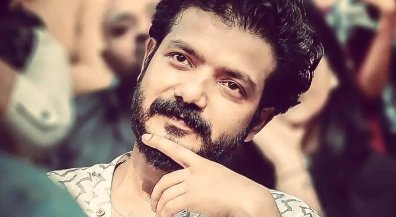 ചട്ടമ്പി പ്രൊമോഷന്റെ ഭാഗമായി നടത്തിയ അഭിമുഖത്തിനിടെ മാധ്യമപ്രവര്‍ത്തകയോട് അപമര്യാദയായി പെരുമാറി; നടന്‍ ശ്രീനാഥ് ഭാസിക്കെതിരെ കേസെടുത്ത് പോലീസ്