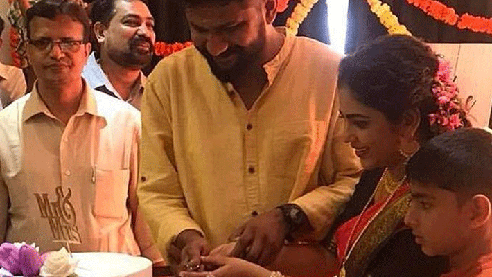  നടി ശ്രിന്ദ വിവാഹിതയായി; വരന്‍ സംവിധായകന്‍ സിജു എസ് ബാവ;  വിവാഹം നടന്നത് ലളിതമായ ചടങ്ങുകളില്‍ 