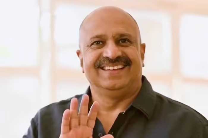 വെറും 19 വയസ് മാത്രം ഉള്ളപ്പോഴാണ് പരാതിക്കാരിയെ സമീപിച്ചതെന്ന് വൃന്ദ ഗ്രോവര്‍; പരാതി വൈകിയതും പരാതിക്കാരി 2019 മുതല്‍ 2022 വരെ ഫെയ്സ്ബുക്കിലിട്ട പോസ്റ്റുകളും ചൂണ്ടിക്കാട്ടി മുകുള്‍ റോഹത്ഗി; സിദ്ധിഖിന് വേണ്ടി സുപ്രീം കോടതിയില്‍ നടന്നത് ചൂടേറിയ വാദങ്ങള്‍; നടന്റെ അനകൂലവിധി ആഘോഷമാക്കി നാട്ടുകാരന്‍