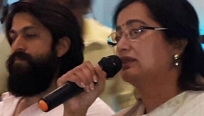 മാണ്ഡ്യയില്‍ സ്വതന്ത്രയായി മത്സരിക്കാനൊരുങ്ങി മലയാളത്തിന്റെ ക്ലാര; അംബരീഷിന്റെ പാരമ്പര്യം നിലനിര്‍ത്തി മാണ്ഡ്യയുടെ ആഗ്രഹം നിറവേറ്റുമെന്നും സുമലത