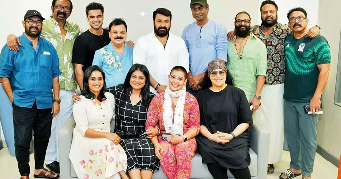 അമ്മയുടെ ആദ്യ വനിതാ വൈസ് പ്രസിഡന്റ് എന്ന നിലയില്‍ കാലാവധി അവസാനിക്കുമ്പോള്‍ അഭിമാനവും നന്ദിയും കൊണ്ട് വീര്‍പ്പുമുട്ടുകയാണ്; വിവാദങ്ങള്‍ക്കിടെ കുറിപ്പുമായി ശ്വേതാ മേനോനും