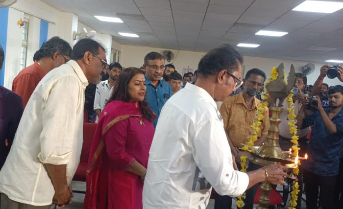 സീ രി യല്‍ പ്രവര്‍ത്തകര്‍ക്കു ള്ള ഗ്രൂപ്പ് ഇന്‍ഷു റന്‍സ് പദ്ധതി യുടെ ഉദ്ഘാ ടനം നടന്നു