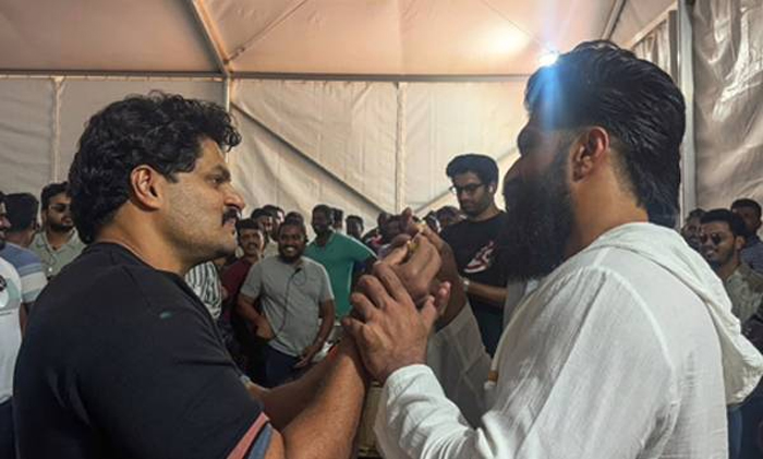 'ഏറ്റവും മധുരമുളള പൈനാപ്പിള്‍, ചോക്ലേറ്റ് രുചികളില്‍ ഇന്നത്തെ സ്റ്റണ്ട് സംവിധാനം ചെയ്തതിന് യാഷിനും ക്രൂവിനും നന്ദി; യാഷിനൊപ്പം ടോക്സിക്ക് സെറ്റില്‍ പിറന്നാള്‍ ആഘോഷിച്ച് സുദേവ് നായര്‍