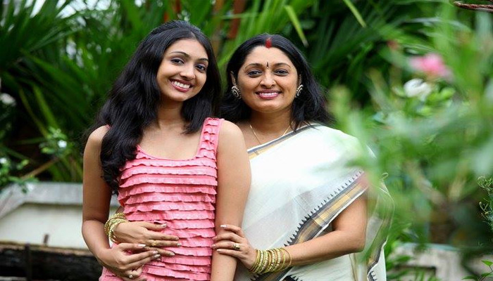 വേദിയില്‍ അലിഞ്ഞു ചേര്‍ന്ന് ഈശ്വരനു സമര്‍പ്പിച്ച കലയോര്‍ത്ത് അവള്‍ ആത്മ നിര്‍വൃതി പൂകും; വൈറലായി നടി ഊര്‍മ്മിള ഉണ്ണിയുടെ കുറിപ്പ്