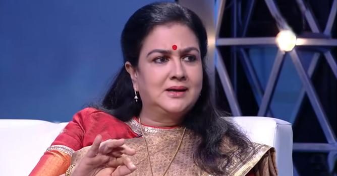  ആരും കാണാത്ത കുറെ സിനിമയ്ക്കുള്ള അവാര്‍ഡുകള്‍ അല്ല സ്വീകരിച്ചിരിക്കുന്നത്; ദേശീയ അവാര്‍ഡിനു പോയപ്പോള്‍ ചില പ്രത്യേക തരത്തിലുള്ള സിനിമകള്‍ ചെയ്യുന്ന സംവിധായകര്‍ പറഞ്ഞത് മൂന്നാംകിട സിനിമയ്ക്ക് വേണ്ടിയുള്ള പ്രകടനമെന്ന്; ഉര്‍വശി പങ്ക് വച്ചത്