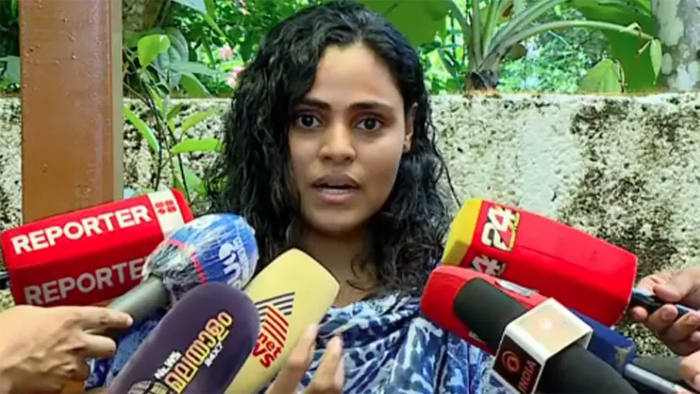  'ഞാനും സിനിമാ കുടുംബത്തിലെ അംഗമല്ലേ എന്നു ചോദിച്ചയാളാണ് പേരു പുറത്തുവിട്ടത്; എങ്ങനെയാണ് പുറത്തു വന്നതെങ്കിലും, ആരാണ് പുറത്തു വിട്ടതെങ്കിലും അത് ഏറ്റവും വലിയ വിശ്വാസ വഞ്ചനയാണ് ചെയ്തിട്ടുള്ളത്; മോശം അനുഭവമുണ്ടായാലും ഇനി പരാതി നല്‍കില്ല'; വിമര്‍ശനവുമായി വിന്‍സി അലോഷ്യസ് 